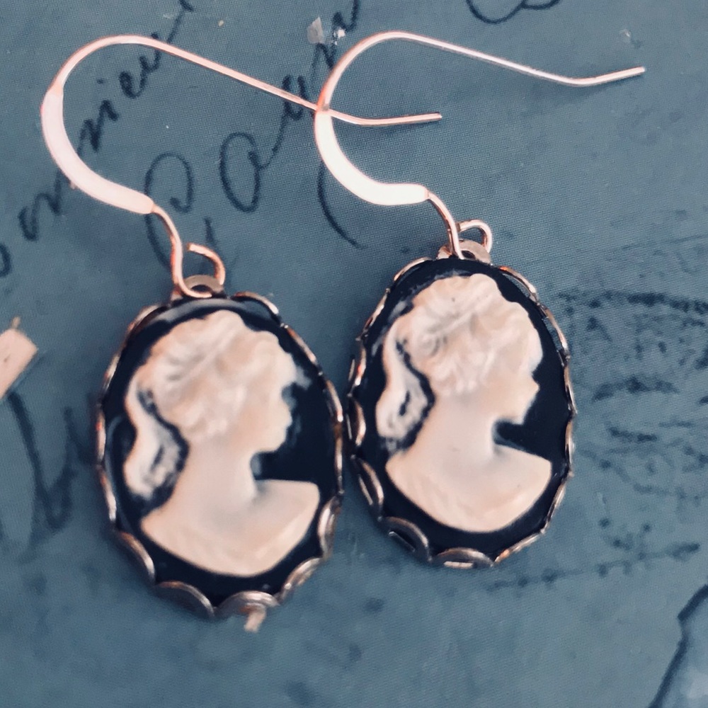 🩷❤️🩷❤️RLDesigns handmade 🇨🇦 Very Victorian sterling cameo goth earrings